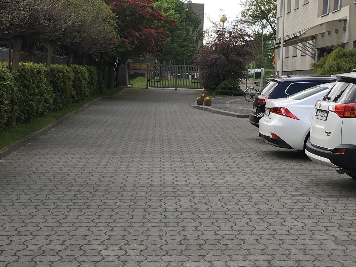 Aparthotel Gosciniec Tombor Kattowitz Exterior foto